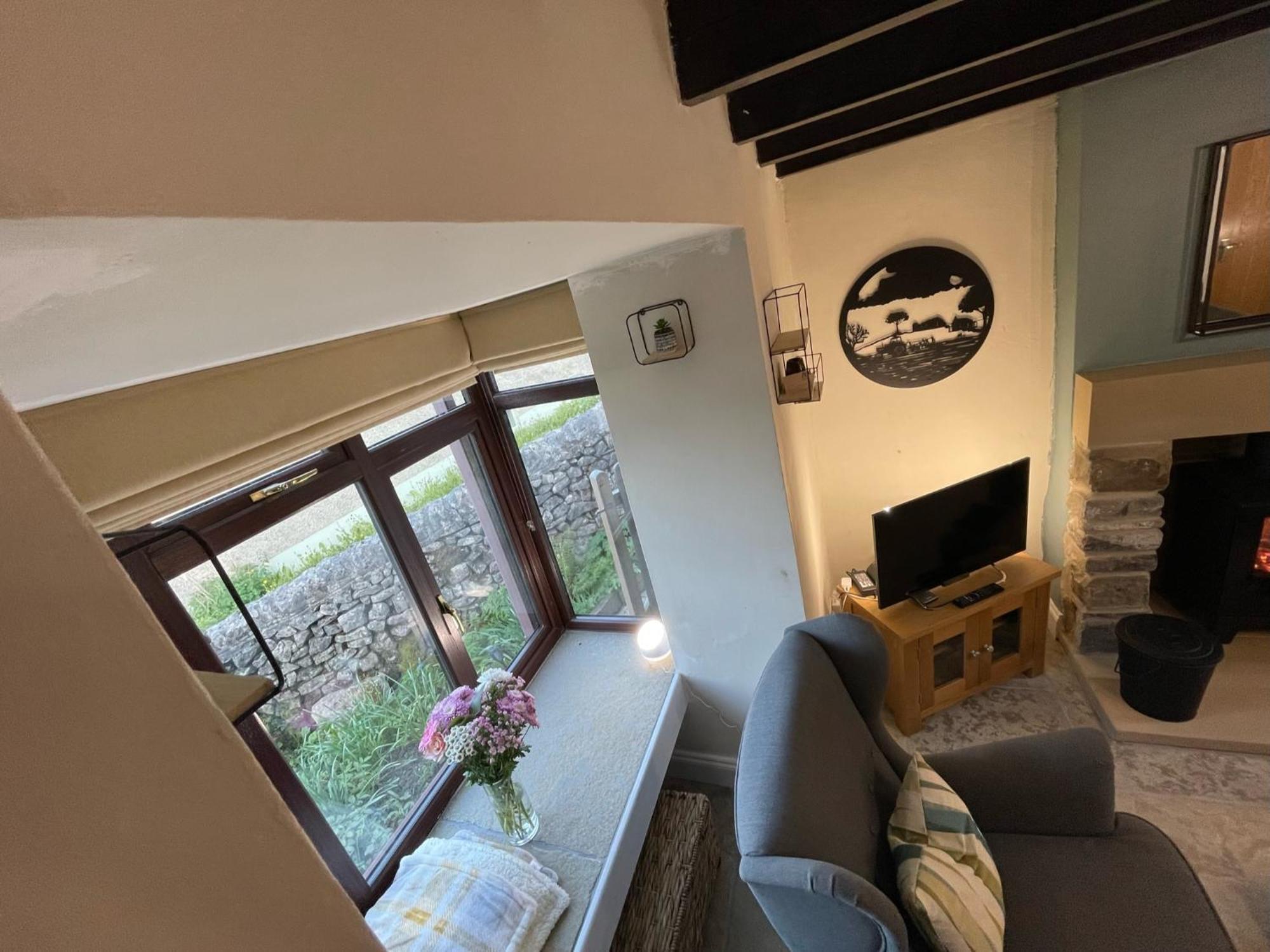Muddy Paws Cottages - The Nook Taddington Exterior foto